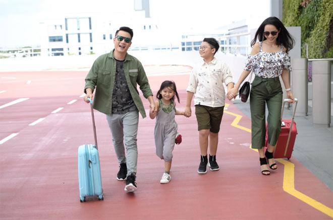 hình ảnh gia đình hạnh phúc cùng nhau đi du lịch (2)
