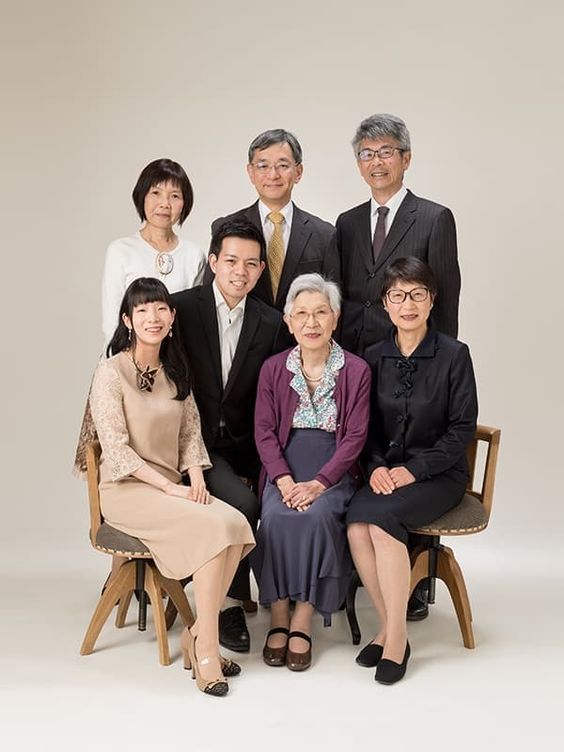 Hình ảnh gia đình 7 người hạnh phúc 6
