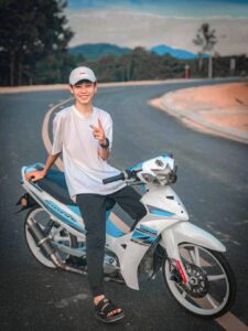 Ảnh trai ngồi xe Wave 1