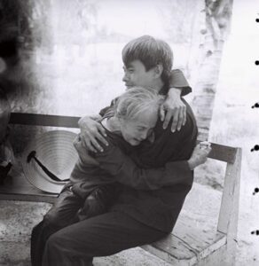 Hình ảnh buồn nhớ gia đình 17