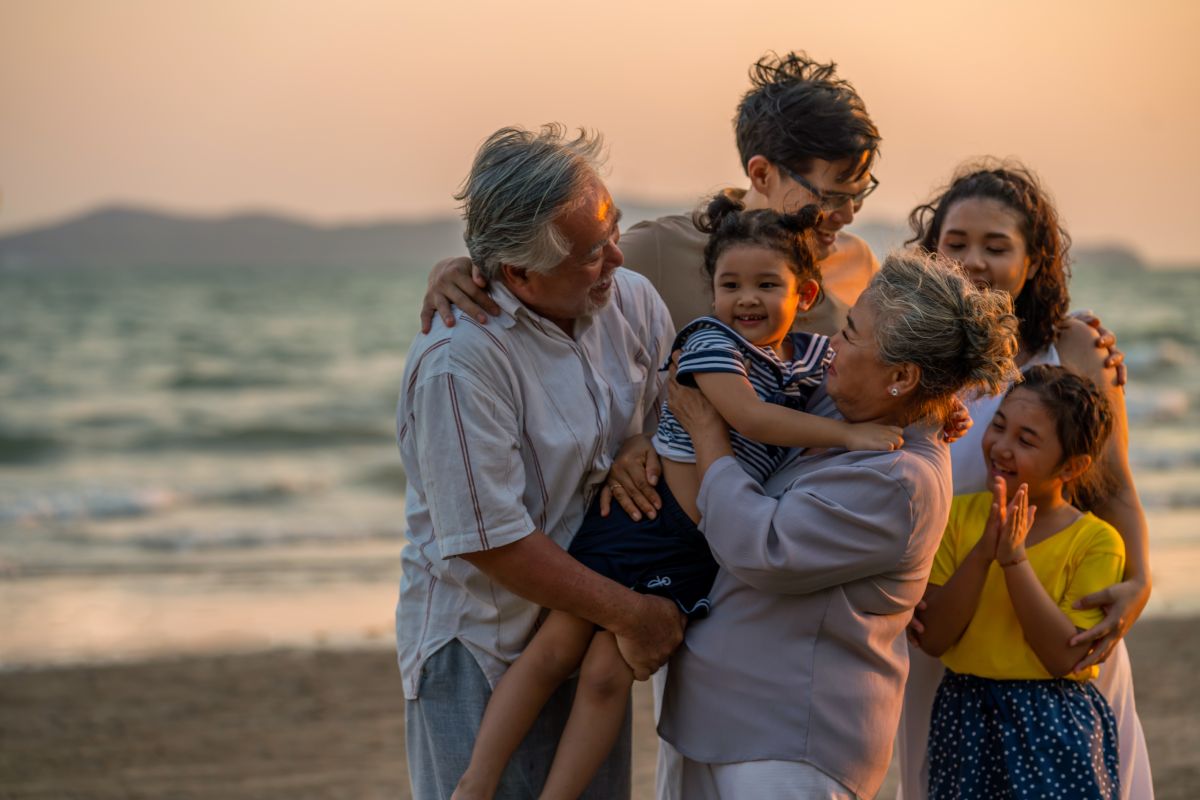 hinh anh gia dinh nhieu the he 10