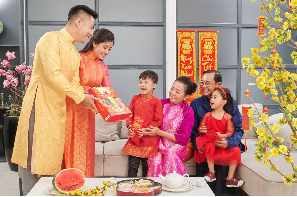 hinh anh gia dinh nhieu the he 25