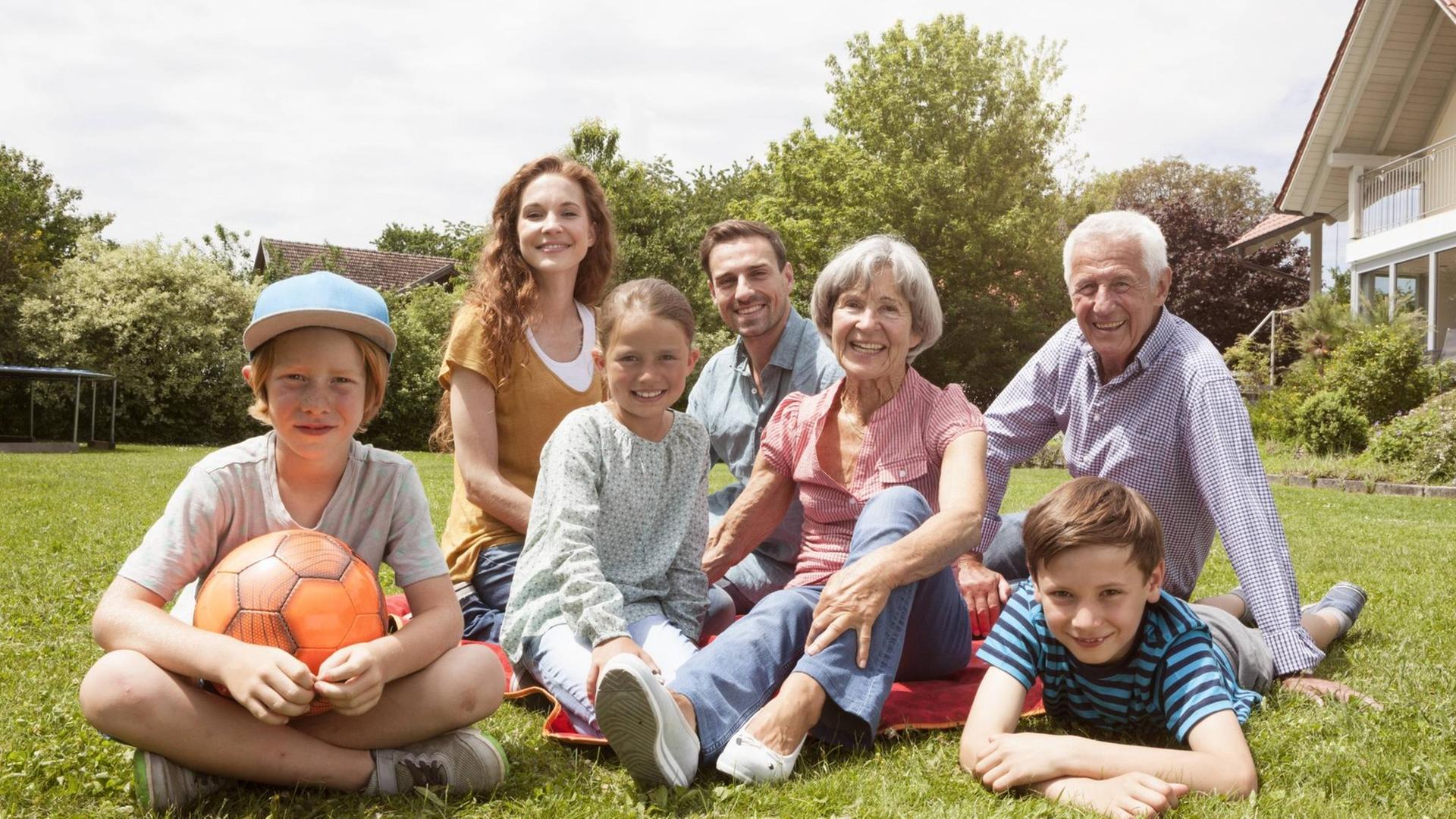 hinh anh gia dinh nhieu the he 26