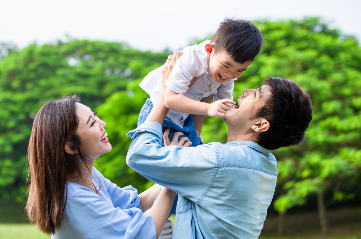 Hình ảnh gia đinh yêu thương nhau 10