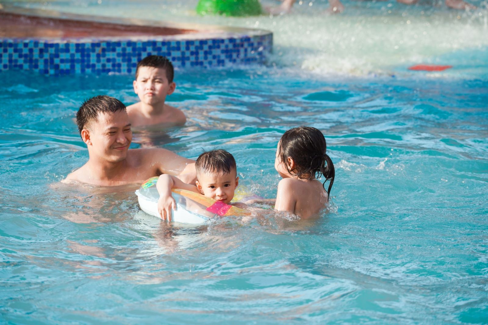 Hình ảnh gia đinh yêu thương nhau 11