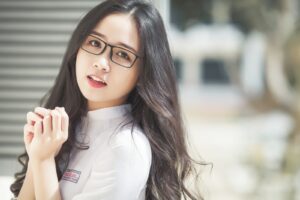 Hình cô gái mặc áo dài 8