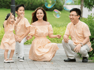 Hình ảnh gia đình 2 con 1