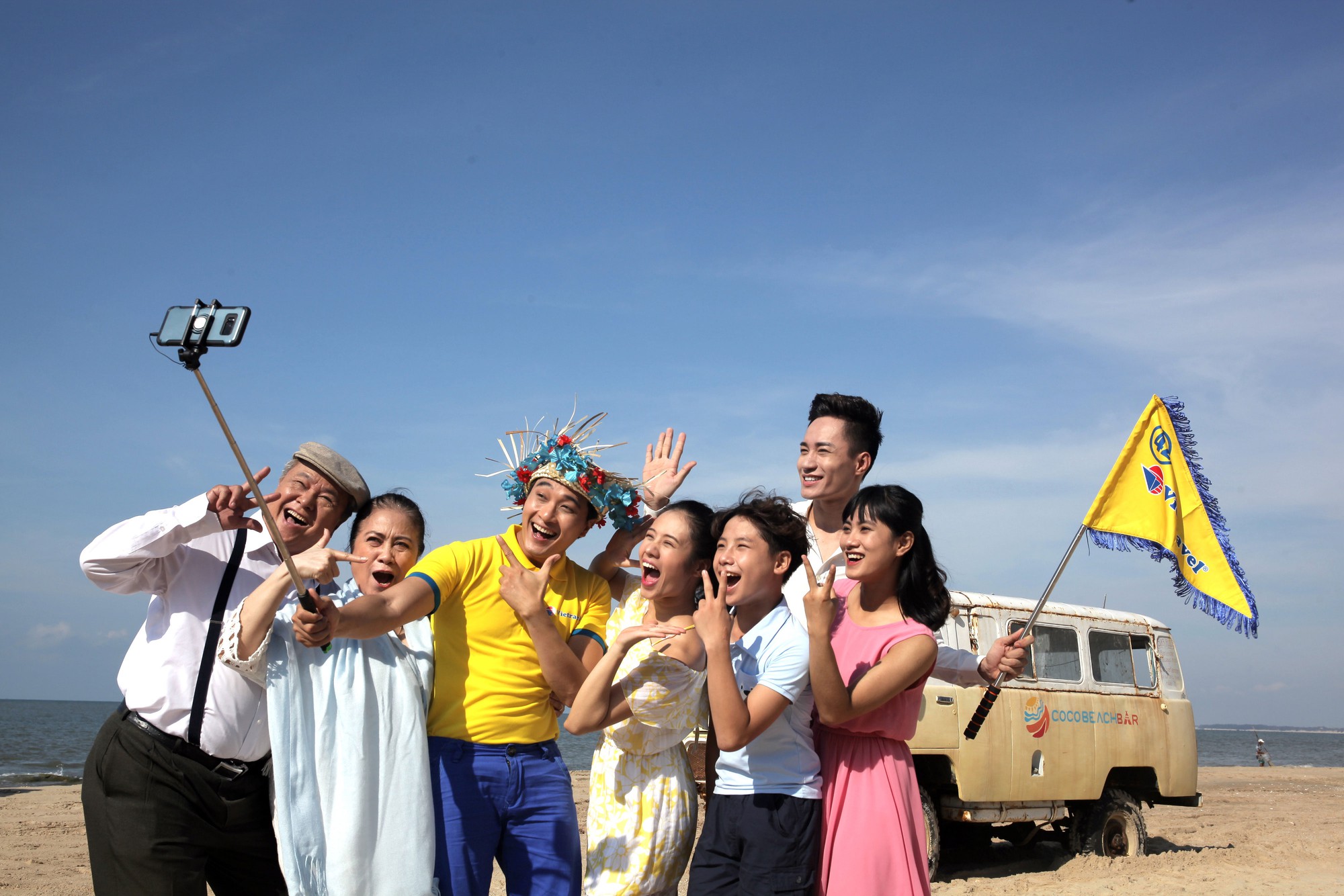 Hình ảnh gia đình vui vẻ 27